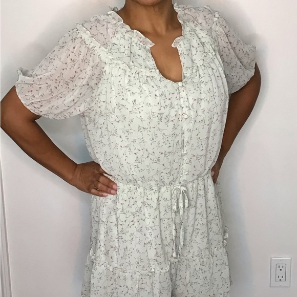 Green Ruffled Floral Romper with Puff Sleeves Women’s Size Medium, V-Neck - Picture 3 of 12